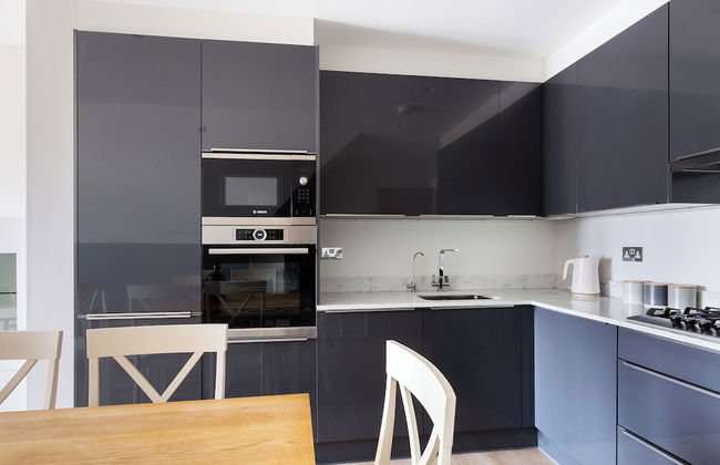 Elegant 2 Bed Flat with Balcony in Finchley - Foto 11