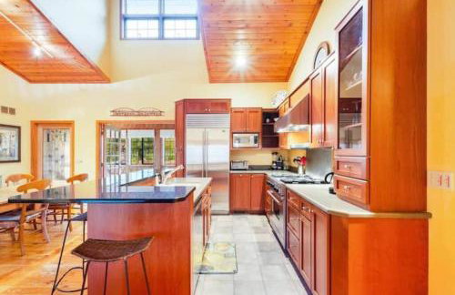 Secluded cabin on 10 acres - hot tub & game room! - Foto 25