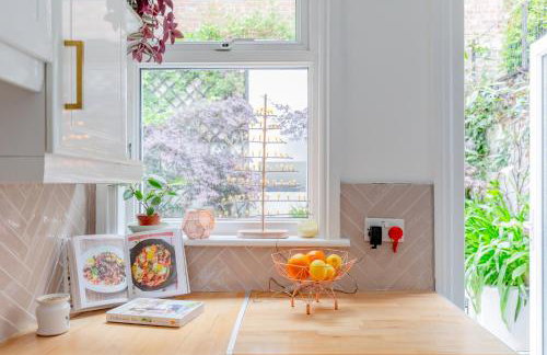 Luxuriously Curated 4BD Home Stoke Newington - Foto 18