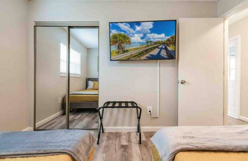 Poolside Oasis-5 miles from Venice Beach - Photo 16