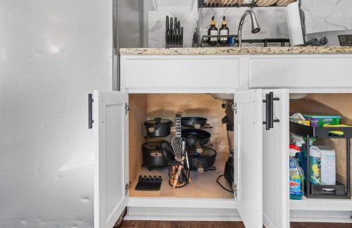 5 Min to Downtown - 7 to Duke - Washer and Dryer - Photo 15