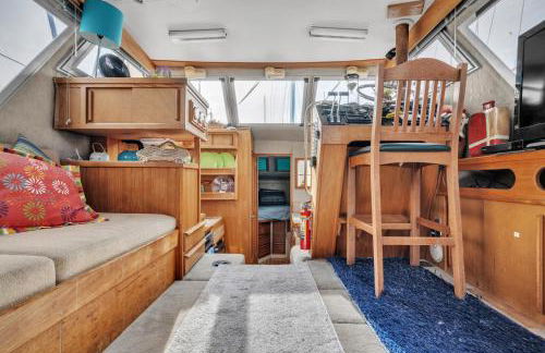 Luxury 2BR Yacht • Marina Views • WiFi - Foto 11