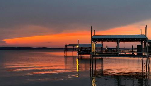 Lakefront Estate Stunning Views, Deck, Bar and Dock - Foto 2