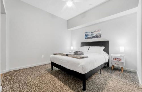 Spacious DT Condo l Free Parking l Fast Wi-Fi - Foto 7