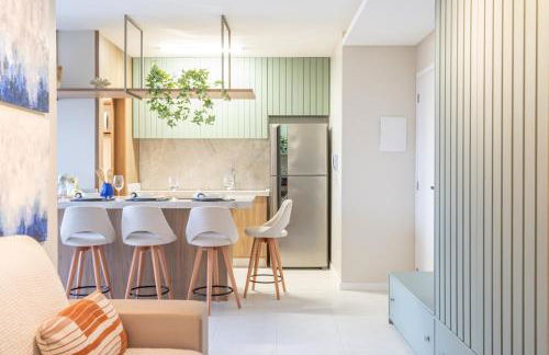 Aptos em Bal Piçarras a150m da PRAIA, dois quartos, sala de estar, COZINHA COMPLETA, SACADA com CHURRASQUEIRA, WI-FI, PISCINA, PORTARIA 24h, PLAYGROUND e QUADRA DE ESPORTES - Foto 18