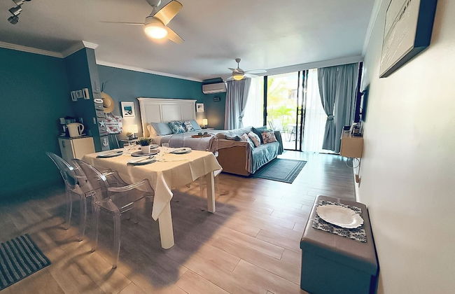 NEW Stunning Beachfront Condo at the Coral Beach - Foto 1