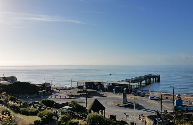 Beach Front 2-bed Apartment With Deck & BBQ - Foto 1