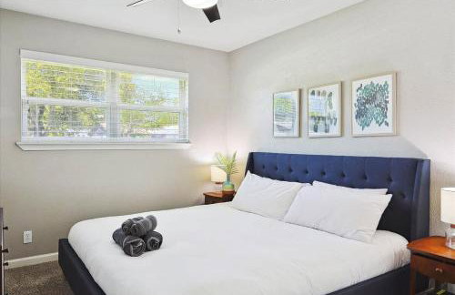 Peaceful and Relaxing Getaway w Beautiful Pool - Photo 21