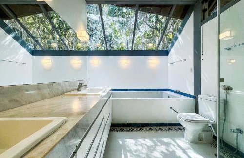 Casa térrea de alto padrão com piscina e cozinha de cinema na Granja Viana - Foto 90