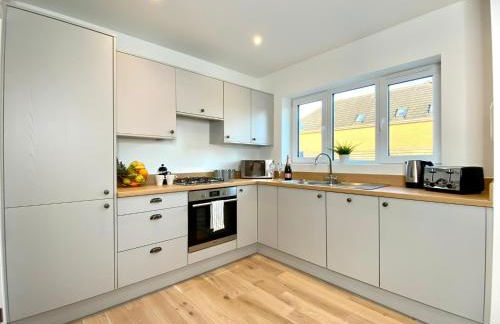 Amazing NEW Large 2 bedroom House - 5 Minutes to the nearest Beach! - Great Location - Garden - Parking - Fast WiFi - Smart TV - Newly decorated - sleeps up to 5! Close to Poole & Bournemouth & Sandbanks - Foto 19