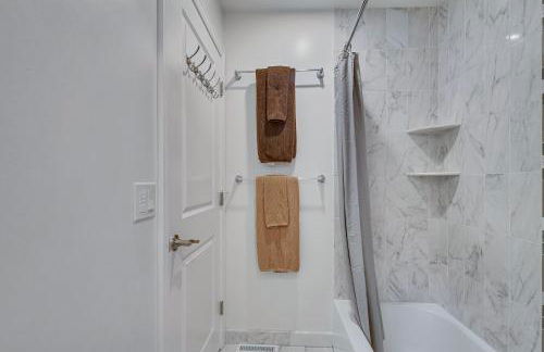 2BR DOG-Friendly Apt in 2-Fam Home - Comfy Retreat - Foto 22