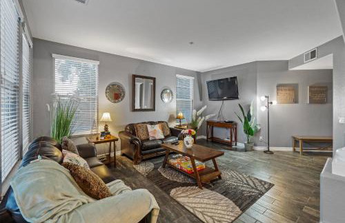 Entire Private Home with 5 Bedrooms 4 Bathrooms 3000 Sq ft Villa, Pool, Hot Tub, Nature, Garage, Winery, Available Now - Foto 10