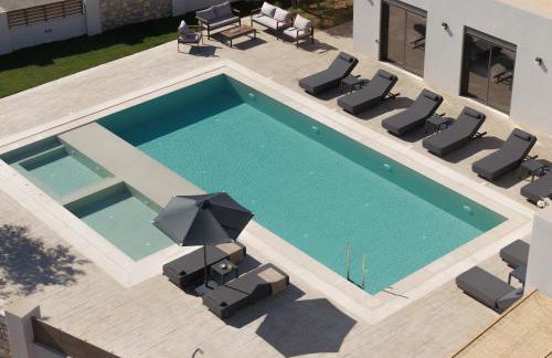 CaMa Villa, Pool, Landmark Views & Iconic Design, By ThinkVilla - Foto 12