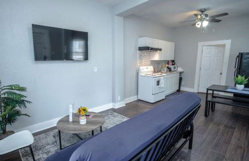 Remodeled Historic 1BR 1BA House Near Downtown - Photo 7