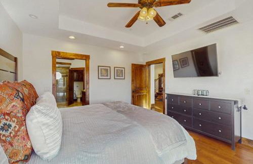 Waterfront Home with Private Pool, Patio & Amazing Sunset View - Foto 13