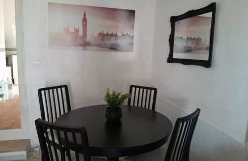 The Beach Hut with Lazy spa - Foto 36