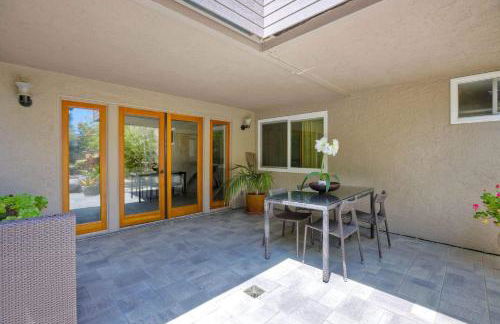 Serene Coastal Home Sleeps 8 - 1 Mile from Beach - Foto 64