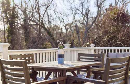 Family Getaway Walkable to Town - Foto 47