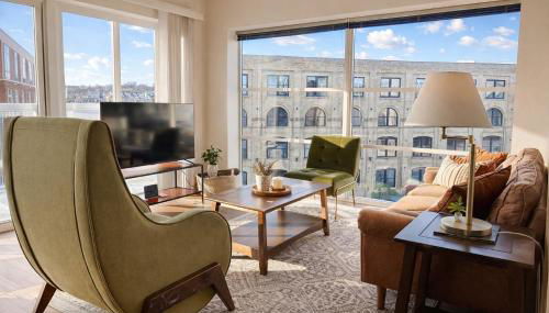 The Brady Corner Suite - Near Fiserv with Balcony - Foto 3