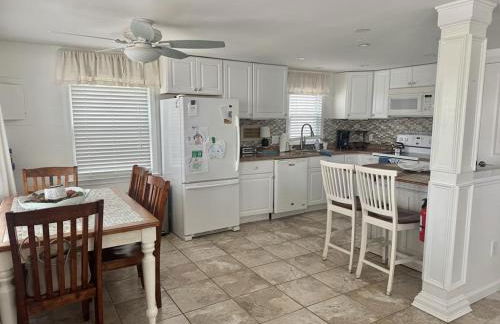 Welcome To The Sea Hunt An Updated, New-To-Market Coastal Gem - Foto 24