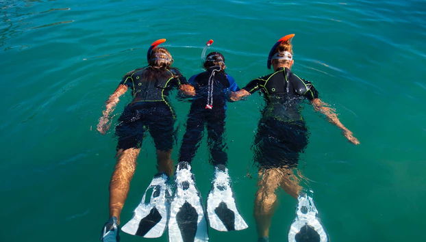 Nadando nas águas de Caleta de Fuste