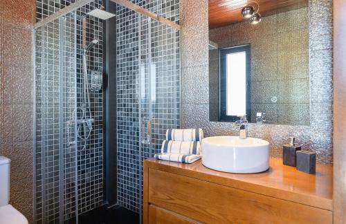 Luxury and Harmony House - Photo 24