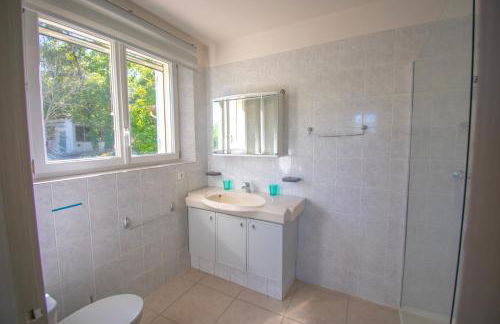 Charmante villa avec grande piscine au calme - Foto 18