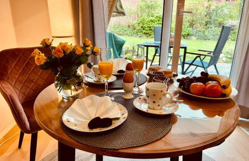 SommerLund - macht Laune auf Meer - Ruhige und sonnige Ferienwohnung mit Terrasse und Garten nahe Strand und Ostsee - Foto 1