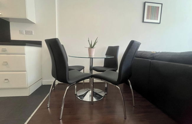 Central 2-bed Apt - Sleeps 4 - Parking & Wifi - Foto 17