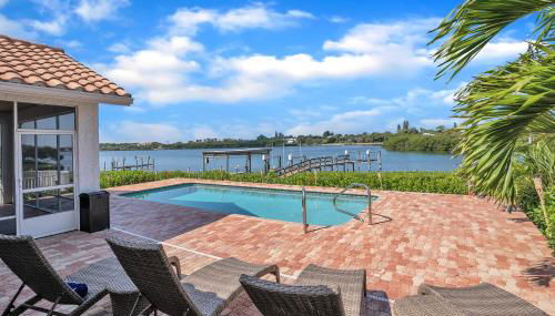 Paradise with a pool, pier and private beach area - Foto 3