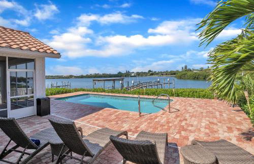 Paradise with a pool, pier and private beach area - Foto 3