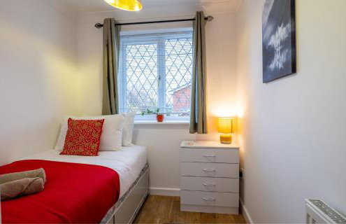 Award Winning Beautiful House in South Cambridge, 14-Min Drive to the City Centre, Free Parking, No Sofabeds, Sleeps 6 - Photo 18