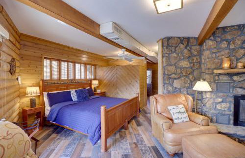 Family-Friendly Riverfront Manor on the Little Red - Foto 19