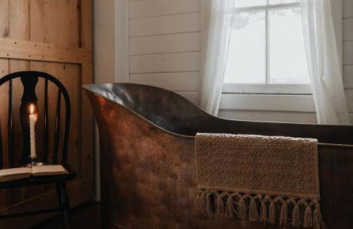 Book Village Inn - Twain Room Queen Bed - Foto 19