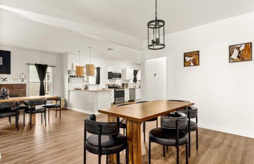 Spacious Retreat with Pool & Hot Tub - 10 Minutes to Downtown - Foto 14