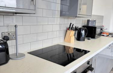 Two Bedroom Flat by Brookland Stays Serviced Accommodation Short Lets Leeds with Free WiFi - Foto 8