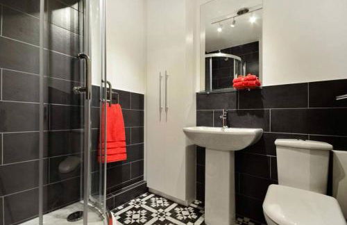 Midtown London Apartment - Photo 3