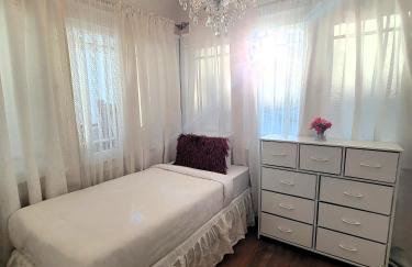 Spacious 5BR Private Home 5 minutes to Rodeo Drive with Hot Tub Spacious Backyard Parking - Foto 10