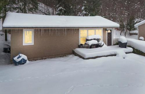 Beautiful Torch Lake House with Beach Access home - Foto 40