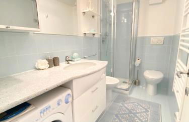 WELCOME RIVIERA - AL CASTELLO-VISTA MARE -ROMANTICO e CENTRALE a 20 METRI DAL MARE-toll parking at 15 euro per day to be booked in advance -subject to availability - Foto 19