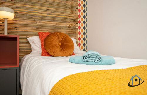 Garfield House, 3 bed house, sleeps 7, Nr Rushden Lakes, allocated parking, corporates welcome - Foto 6