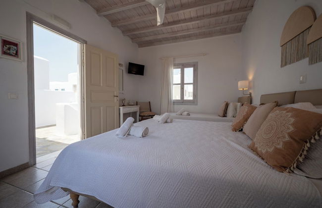 Mykonos Twins - Photo 13