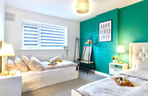 A Luxurious Home with Hot Tub and Man Cave! 9ppl - Foto 8