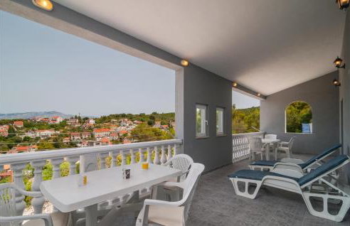 Gorgeous Apartment In Supetar-Splitska - Photo 8