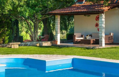 Amazing Villa In Slime, rest for mind, body and soul - Nature, garden and outside swimming pool - Foto 9