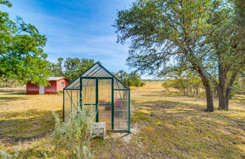 Pet-Friendly Hill Country Retreat with Deck! - Photo 22