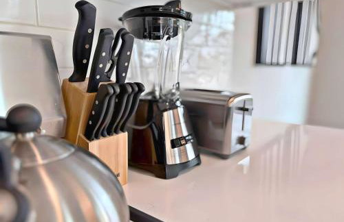 Modern 4BR Townhouse with Parking & Lake Views - WVille rep 4 - Foto 11