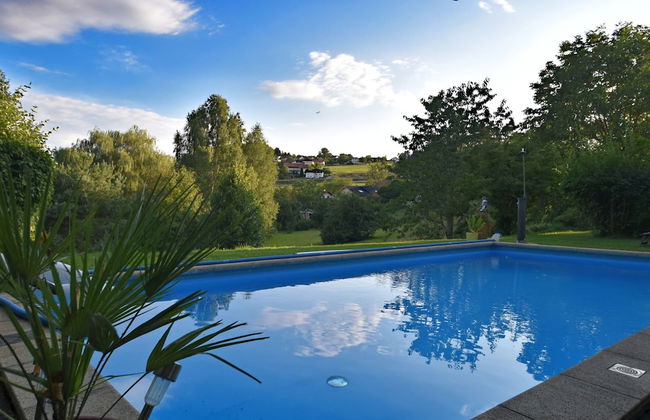 Tranquil Garden Apartment - Photo 12