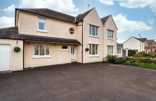 NEW Four Bedroom House - all rooms ensuite - Photo 3