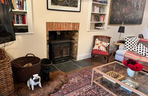 Charming Old Schoolroom - Photo 11